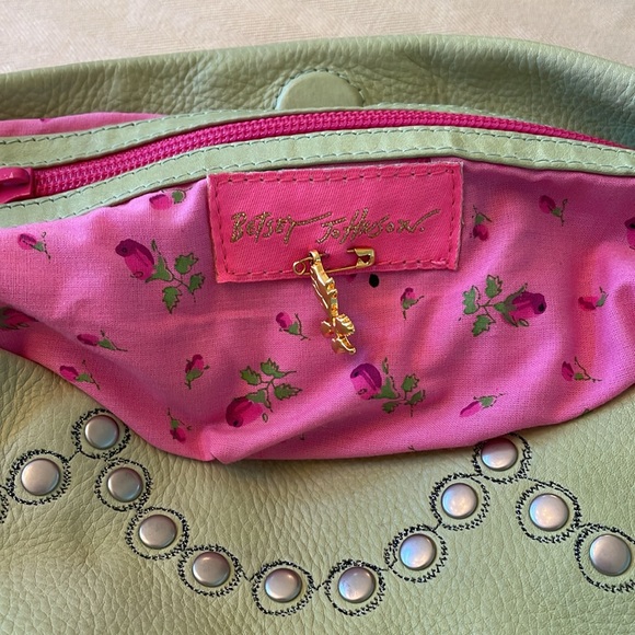 Betsey Johnson bag, green includes satin bag cover - Picture 4 of 6